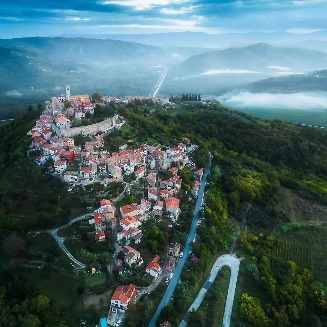 Motovun View Villa 0*,